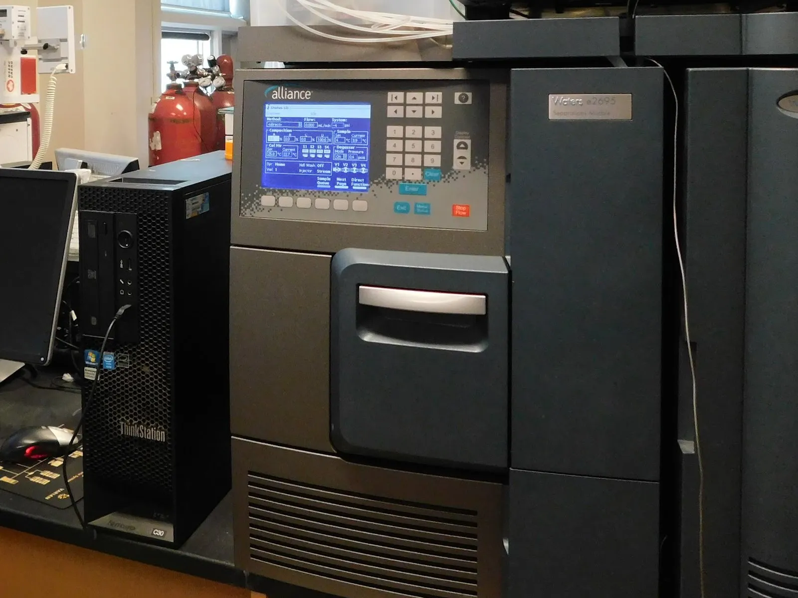 Waters Alliance e2695 HPLC with a diode-array detector.